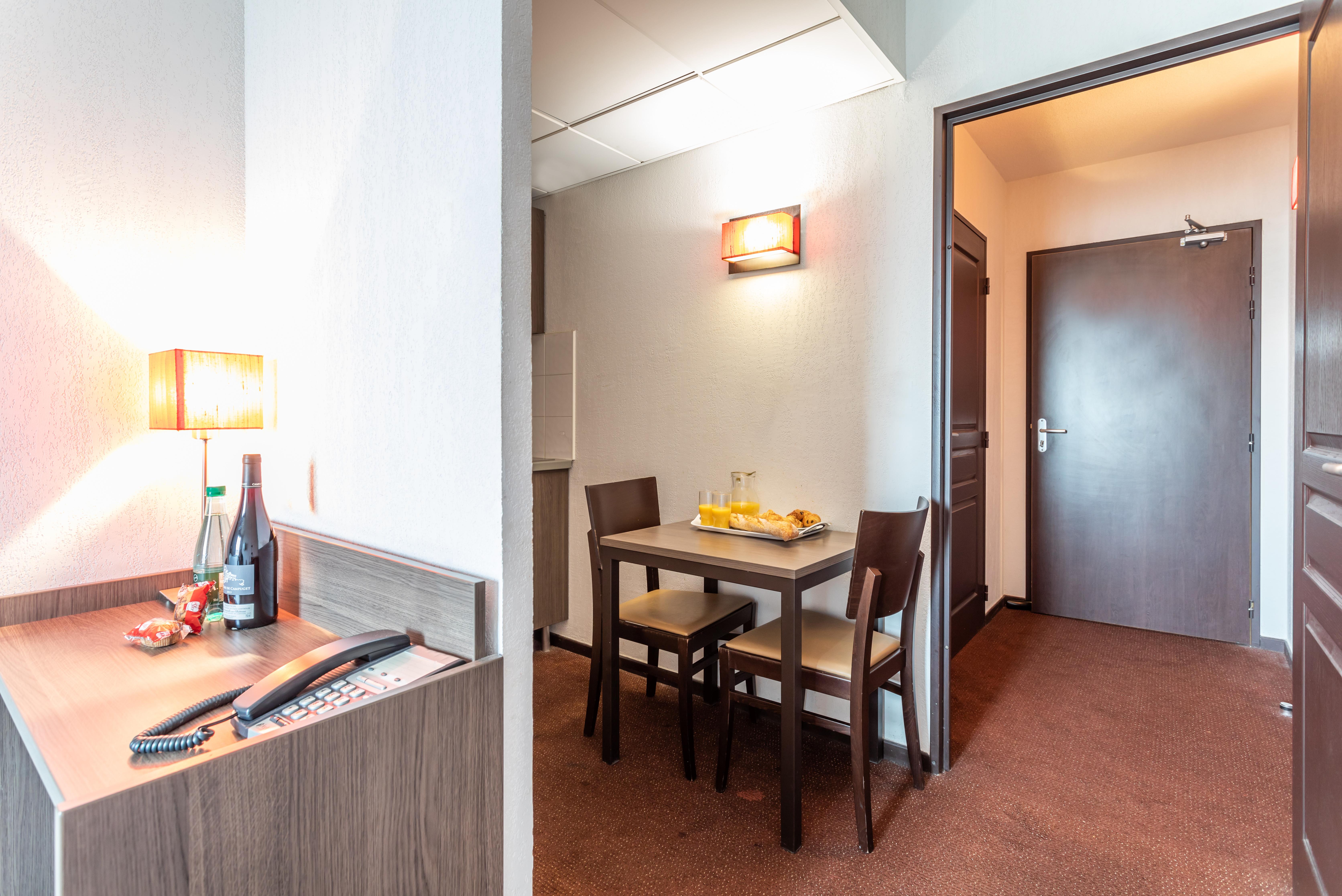 Comfort Aparthotel Nimes Centre Экстерьер фото