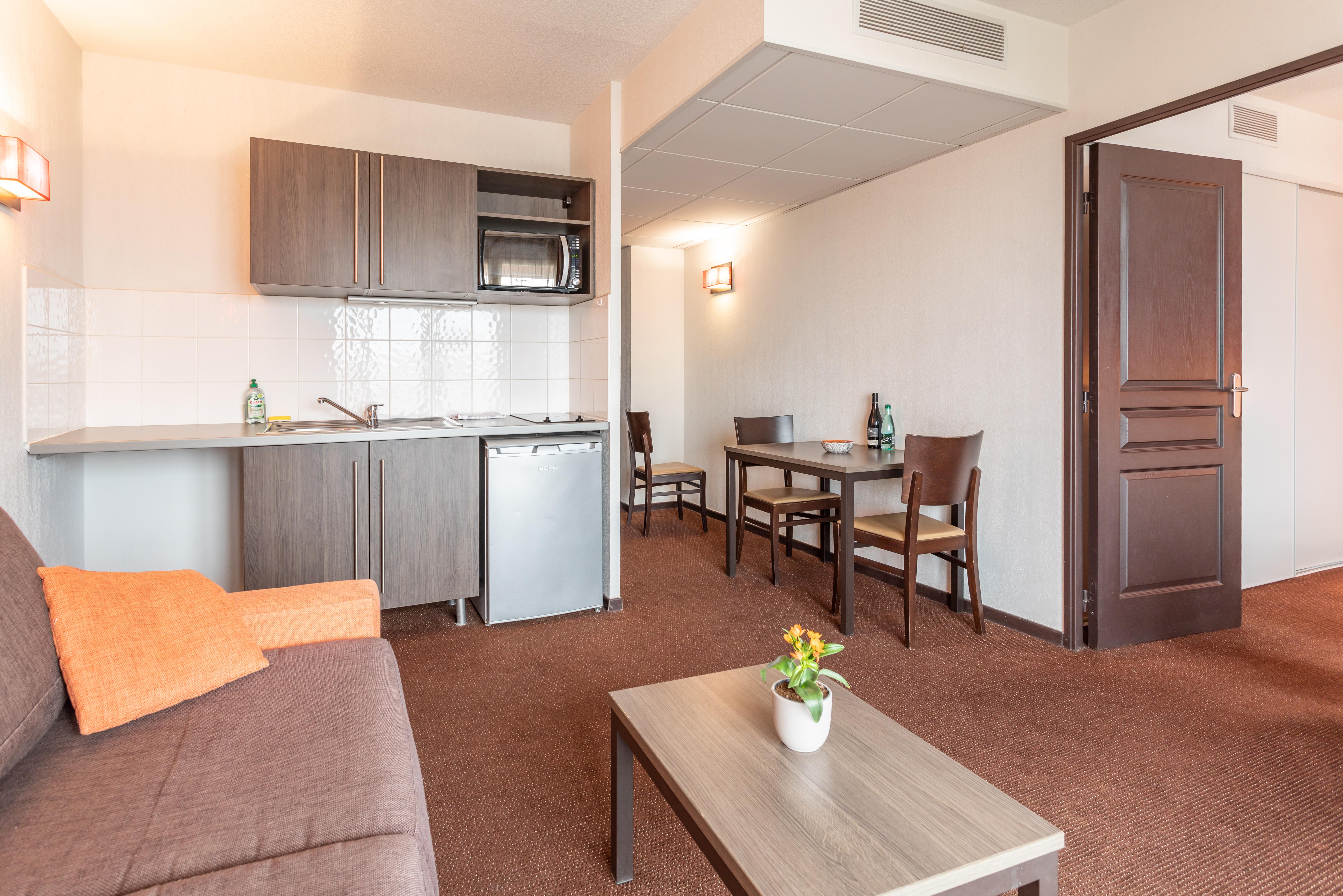 Comfort Aparthotel Nimes Centre Экстерьер фото