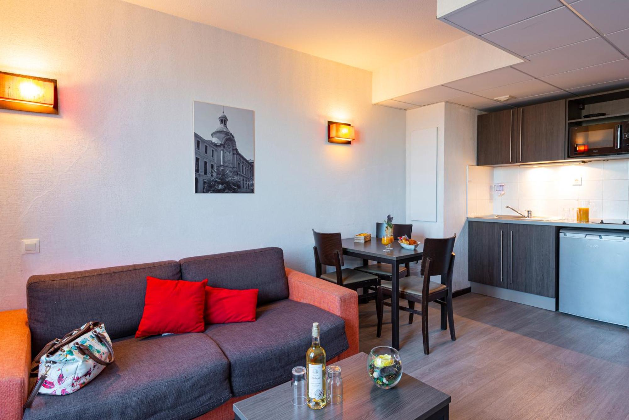 Comfort Aparthotel Nimes Centre Экстерьер фото