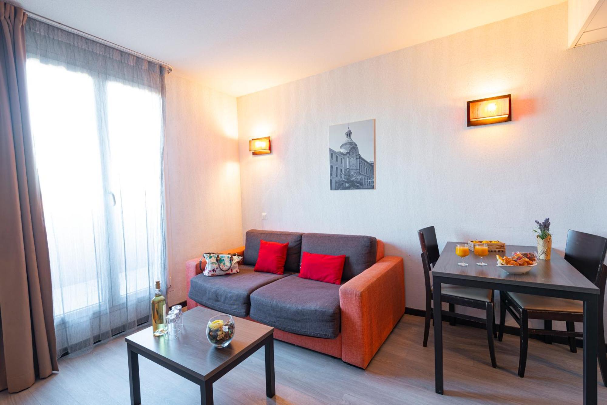 Comfort Aparthotel Nimes Centre Экстерьер фото